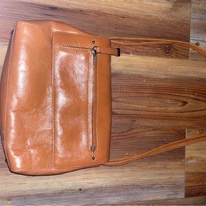 Elegant Tan Leather Shoulder Bag